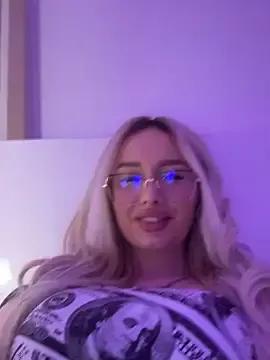 mollyxxx on StripChat 