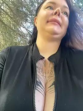 MommyDimitrescu_ on StripChat 