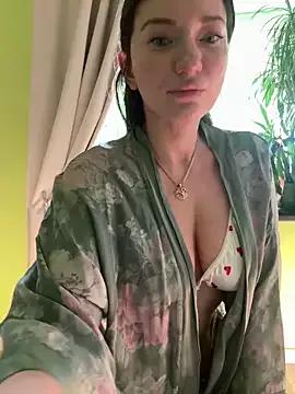 MooonReal on StripChat 