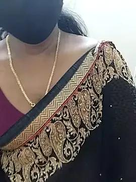 MrsNayoni77 on StripChat
