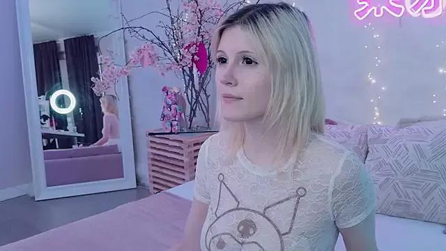 NellieLoyns on StripChat 