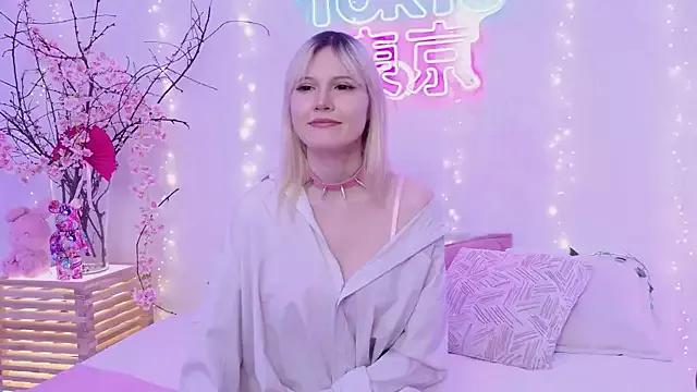 NellieLoyns on StripChat 