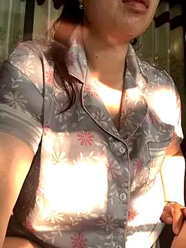 Nhung584 on StripChat 