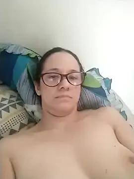 nicolle_milf1978 on StripChat