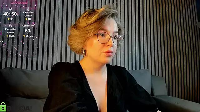 Nikki_Kai on StripChat 