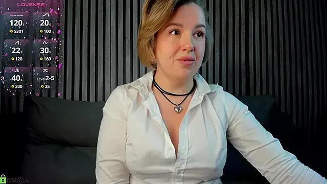 Nikki_Kai on StripChat 