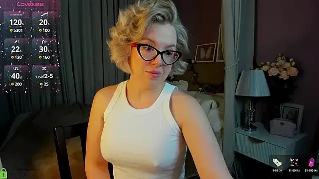 Nikki_Kai on StripChat 