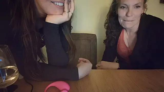 Nina24 on StripChat 