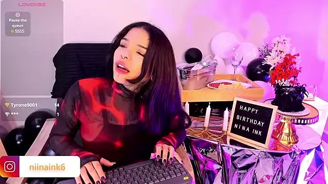 NinaInk on StripChat 