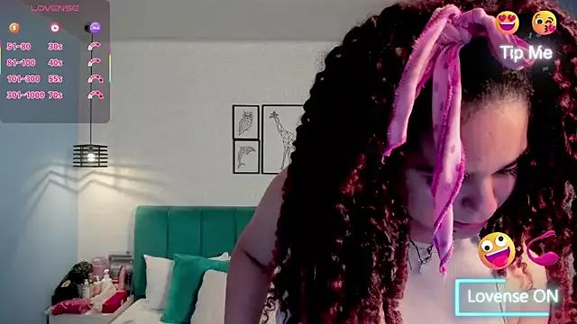 ninna_curly on StripChat 