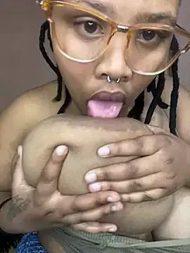 NonoGotBoobies on StripChat 