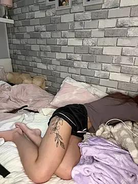 Poppy_frankie — 5min titty flash
