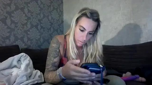 poppyinga1 on StripChat 