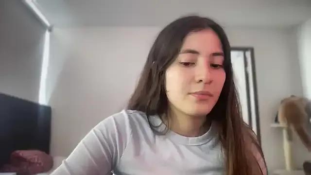 Pr1nc3ssgabi — Show tits and spit