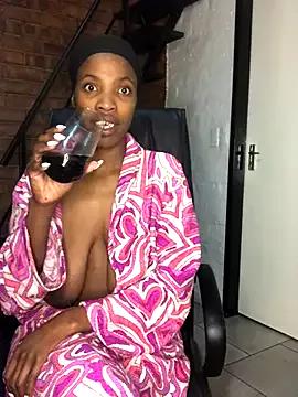 Queen-Boobylicious on StripChat 