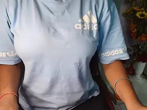QUEEN_SUKU on StripChat