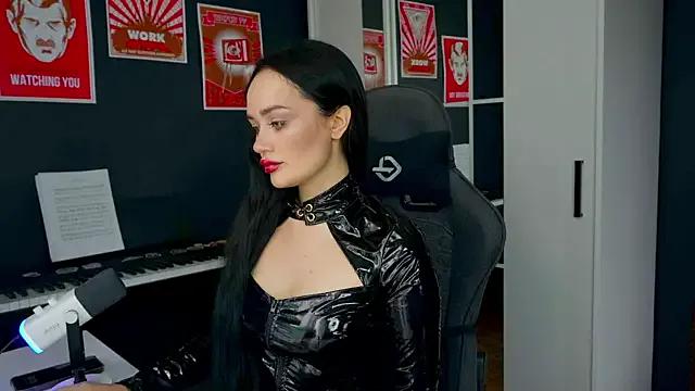 QueenAliss on StripChat 