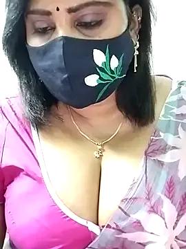 Queenflowerr on StripChat 