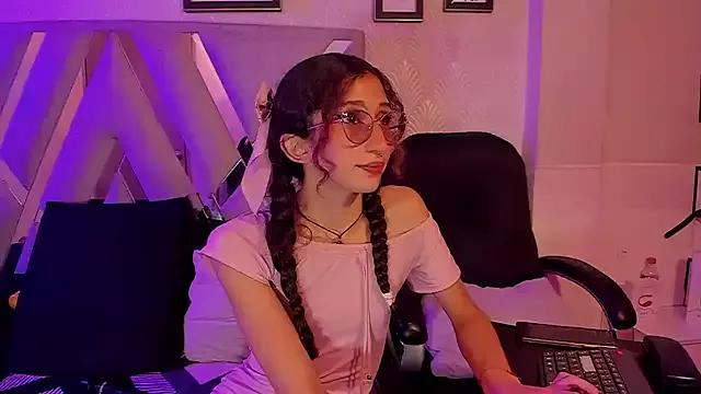 Queenjenn__ on StripChat 
