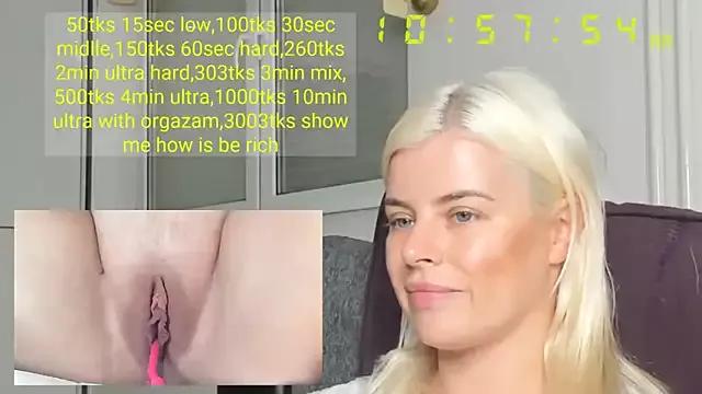 queenofthenighttt on StripChat 