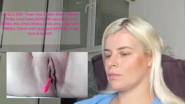 queenofthenighttt on StripChat 