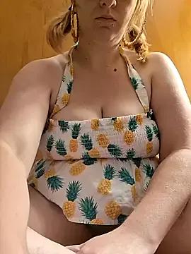 queenpeaches121 on StripChat 