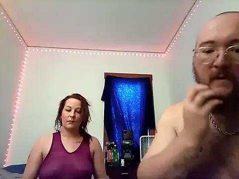 Rebel-and-Squeeze on StripChat