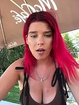 RiriRoseey on StripChat 