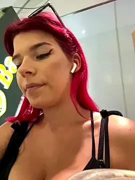 RiriRoseey on StripChat 