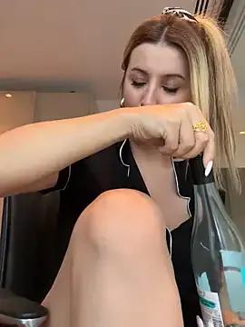 RoxxyDallas — Make me happy 