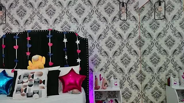 SaaraBrown on StripChat 