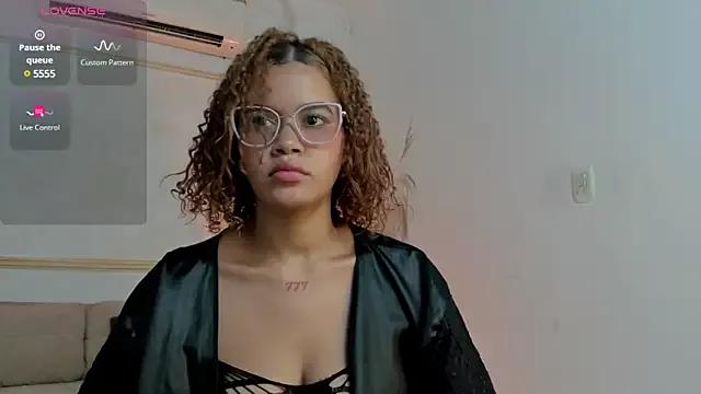 sahara_15 on StripChat 