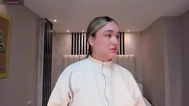 SamanthaConnorX on StripChat 