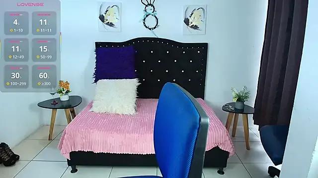 SammySmall_F_w on StripChat 