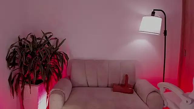 sara_gwen on StripChat 