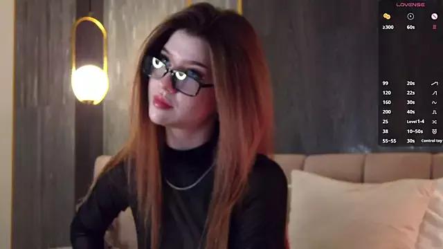 Sara_Lewiis on StripChat 