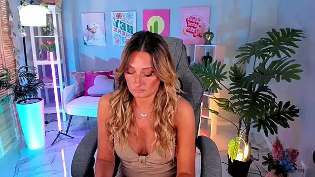 SarahAlluring on StripChat 