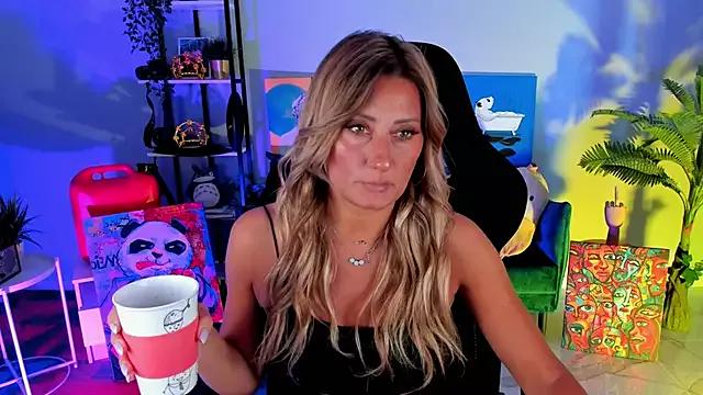 SarahAlluring on StripChat 