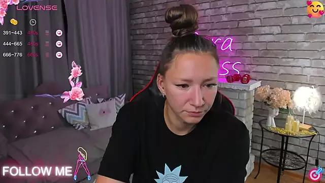 SarahCoksss on StripChat 