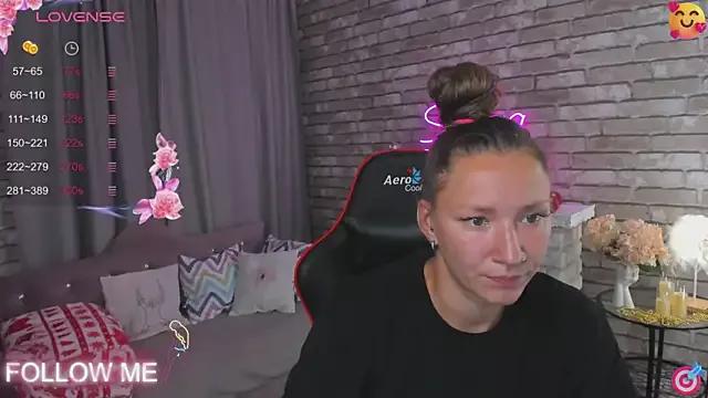 SarahCoksss on StripChat 