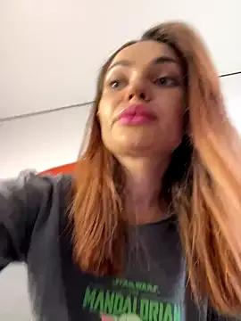 SaraLow on StripChat 