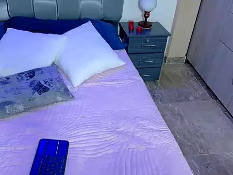 saramikaelson on StripChat 