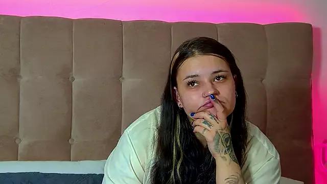 SaraOswald on StripChat 