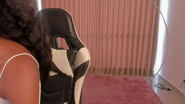 SavannahWildee on StripChat 