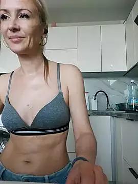 Selena3921 on StripChat 