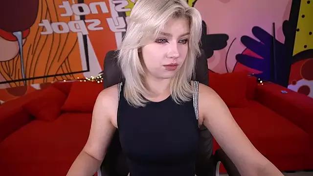 SelenaIris on StripChat 
