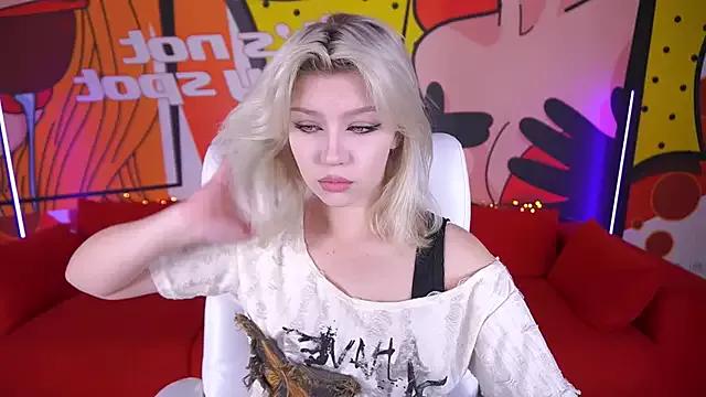 SelenaIris on StripChat 
