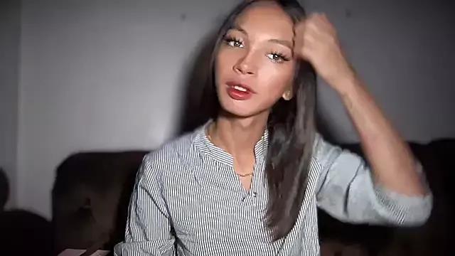 Simi_Ipit on StripChat 