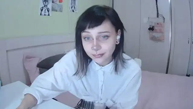 SineKiraReal — lick my plump lips close to cam