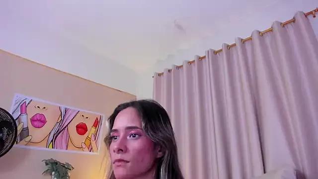 SkiinnyAna on StripChat 